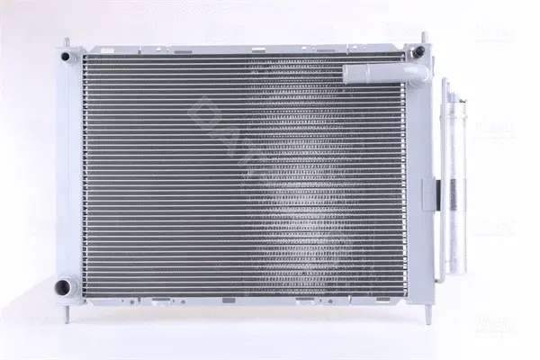 Радиатор охлаждения NISSENS 68747