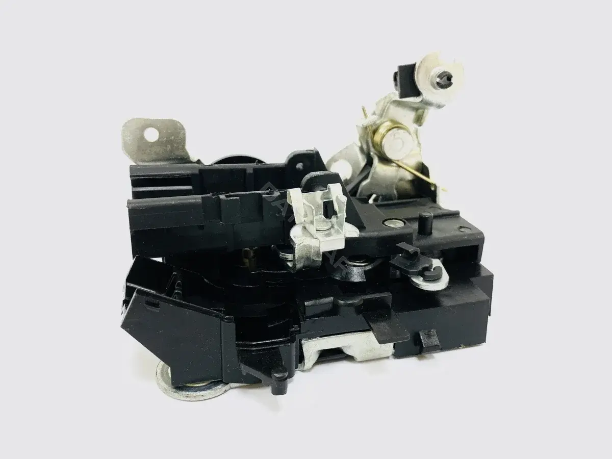 Замок двери UKORAUTO U0528020L