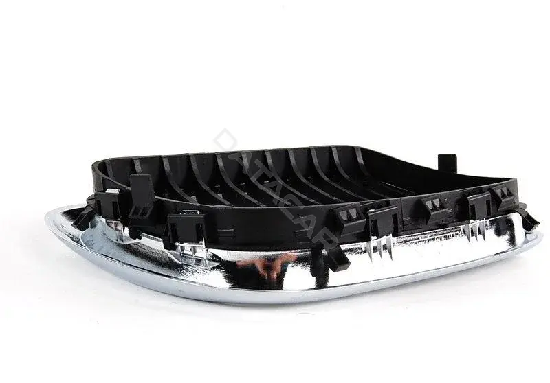 Решетка радиатора BMW 51138195151