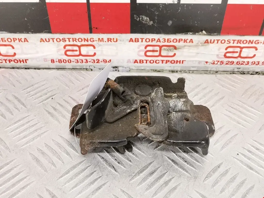 Замок капота 04589828AA