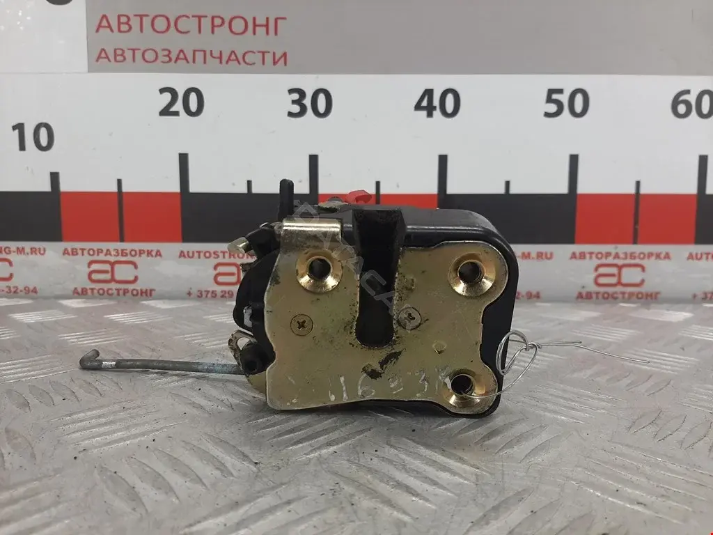 Замок двери 68268220AA