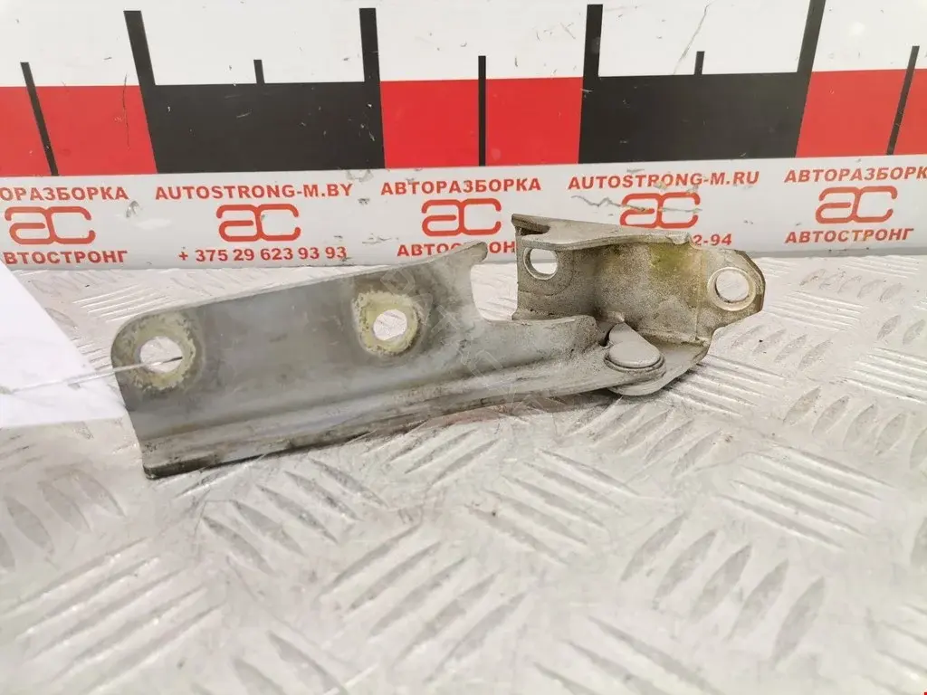 Петля капота MR292043