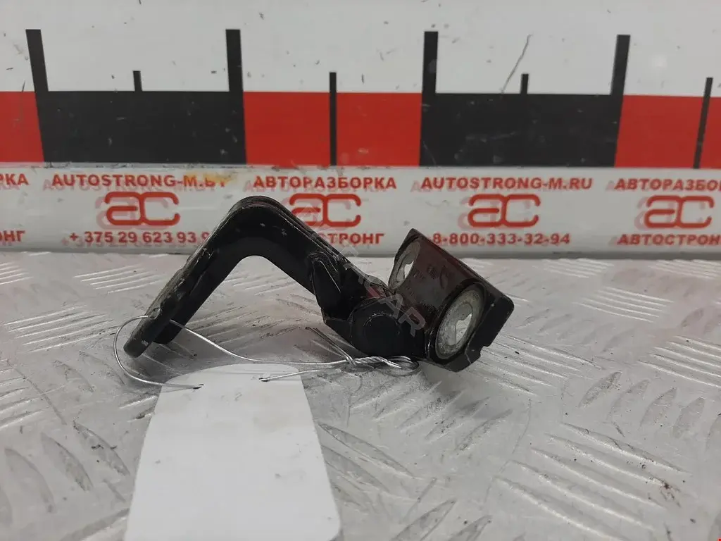 Петля двери 8X23F228A67AC
