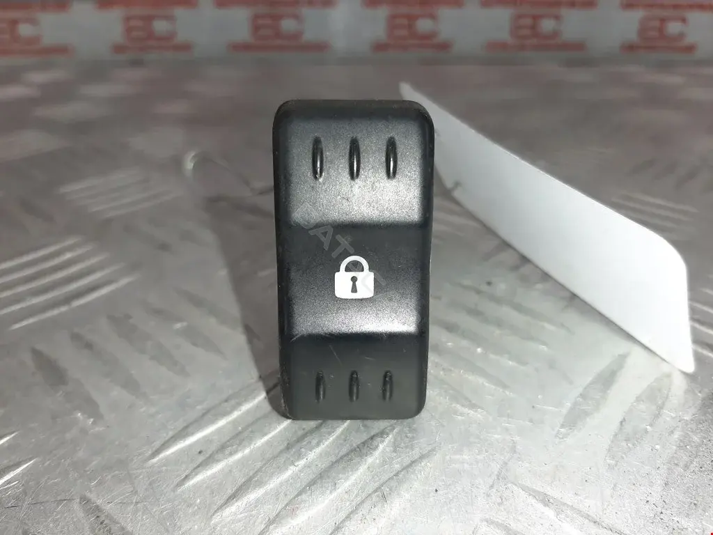 Кнопка центрального замка 8200870249
