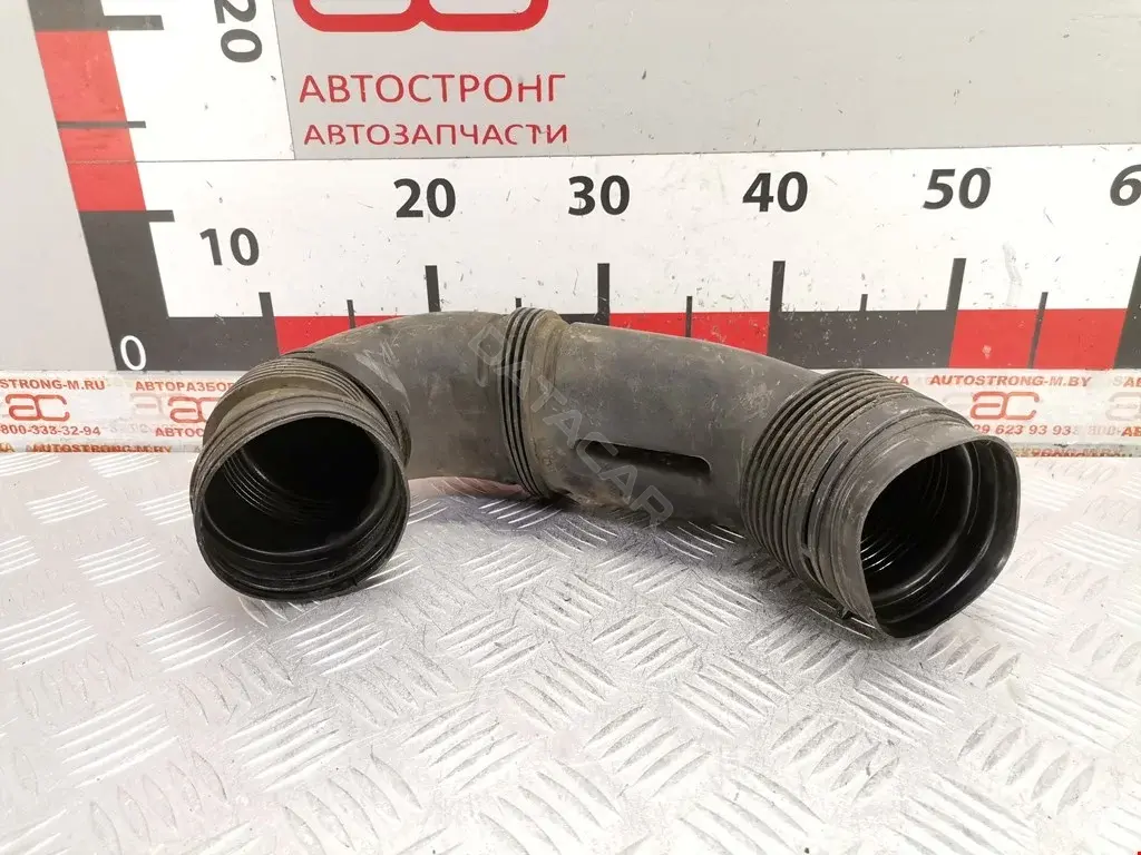 Патрубок воздушный 7L0129684A
