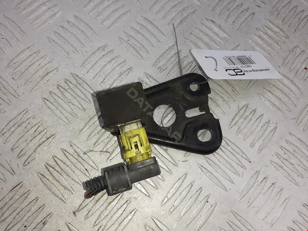 Датчик удара 8917352040