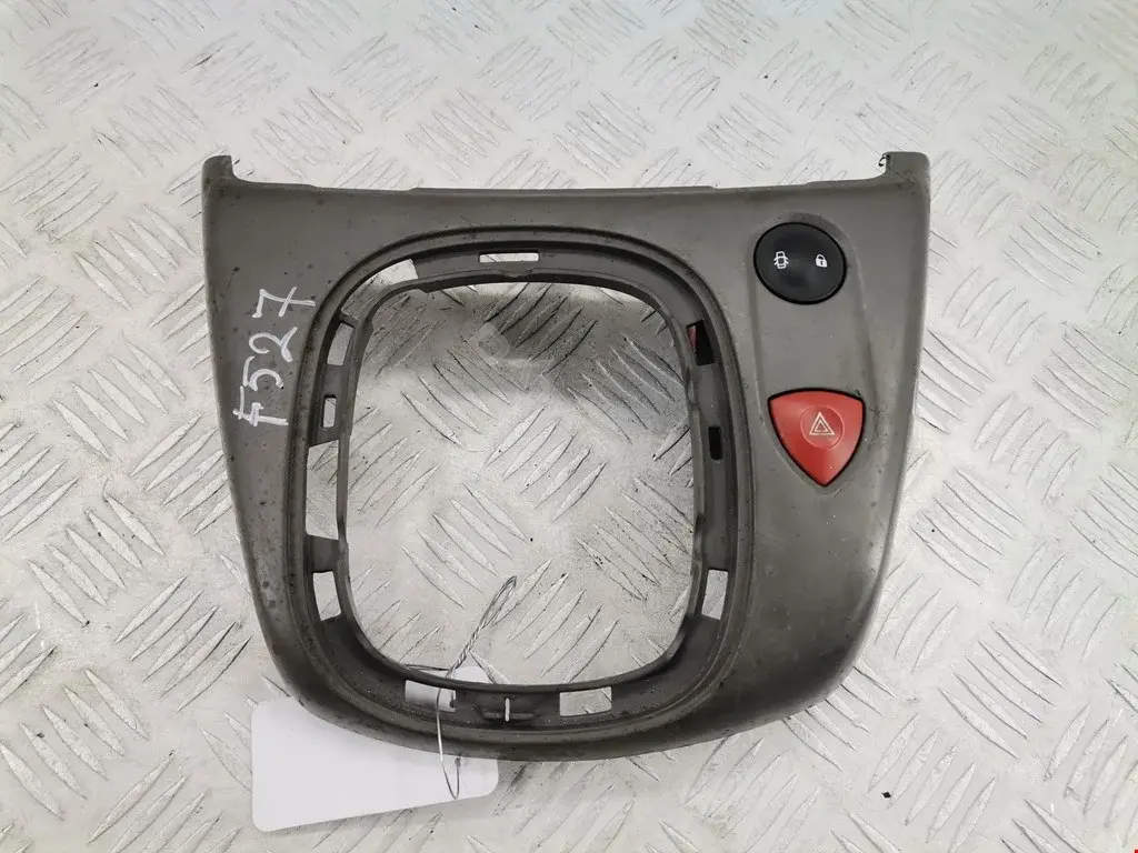 Кнопка аварийки 8200107808