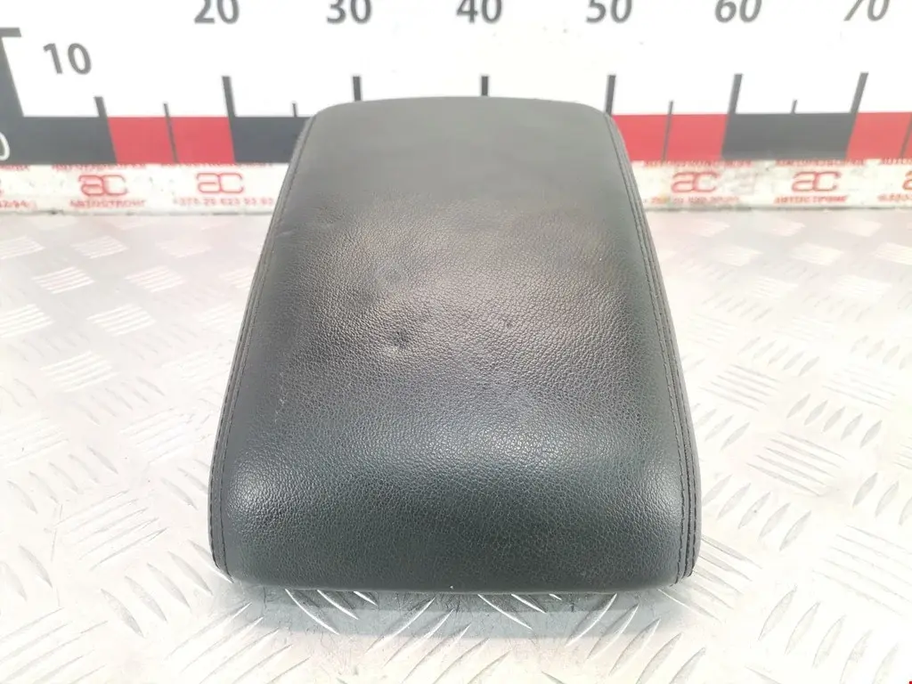 Подлокотник 8K0864207C