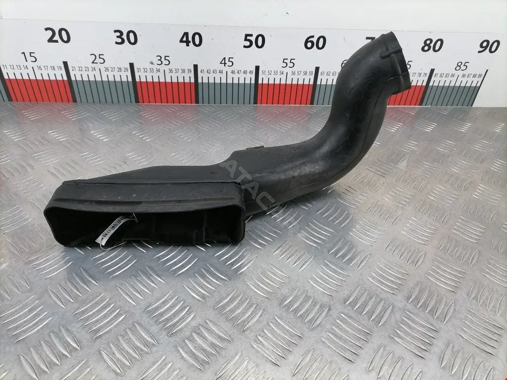 Воздухозаборник 8Z0129617B