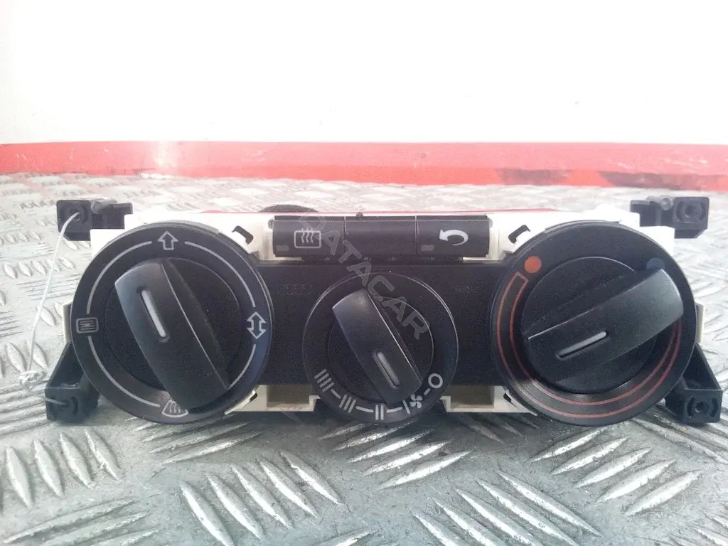 Блок управления климат-контролем 8Z0819045B
