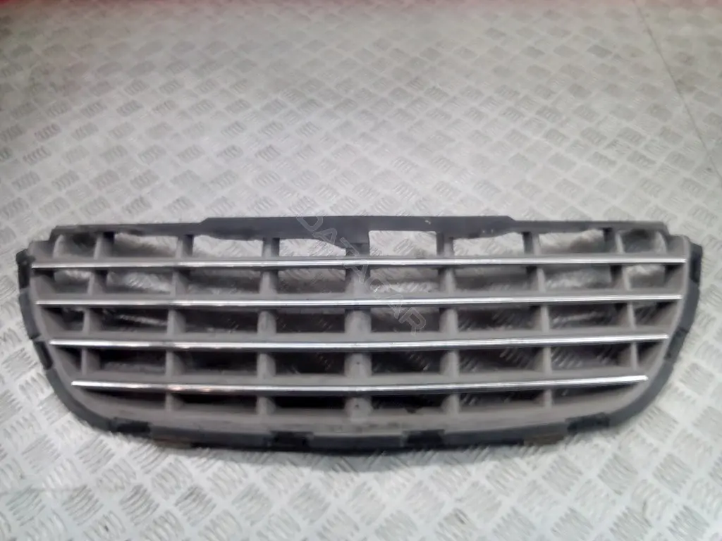 Решетка радиатора 04857625AB, 04857626AA