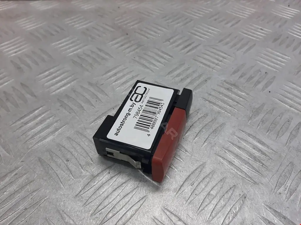 Кнопка аварийки 61316901768, YUG000210PUY