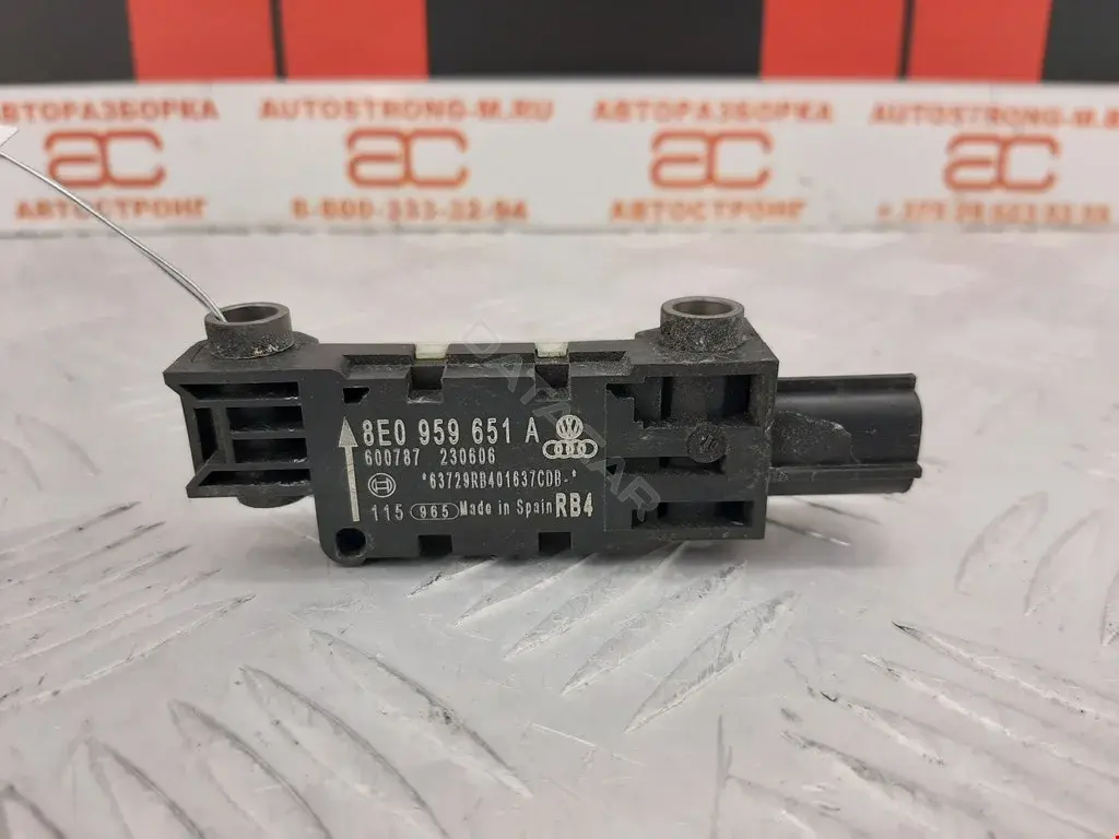 Датчик удара 8E0959651A, V10720875