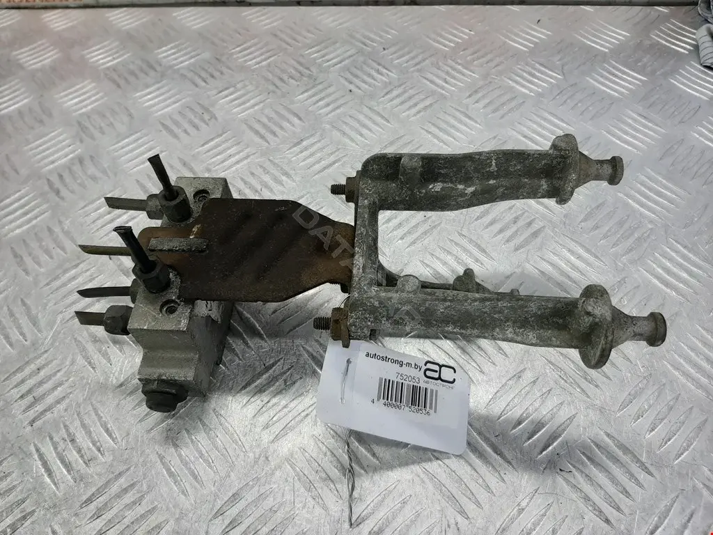 Кран главный тормозной 04779428AB