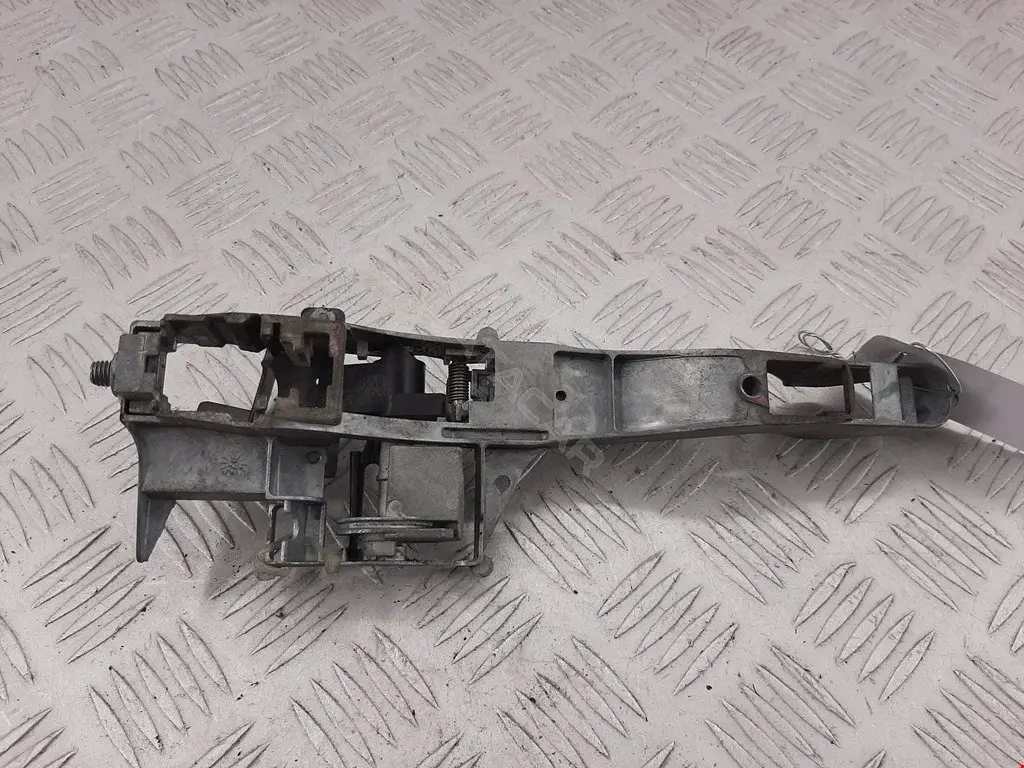 Кронштейн ручки двери 910959