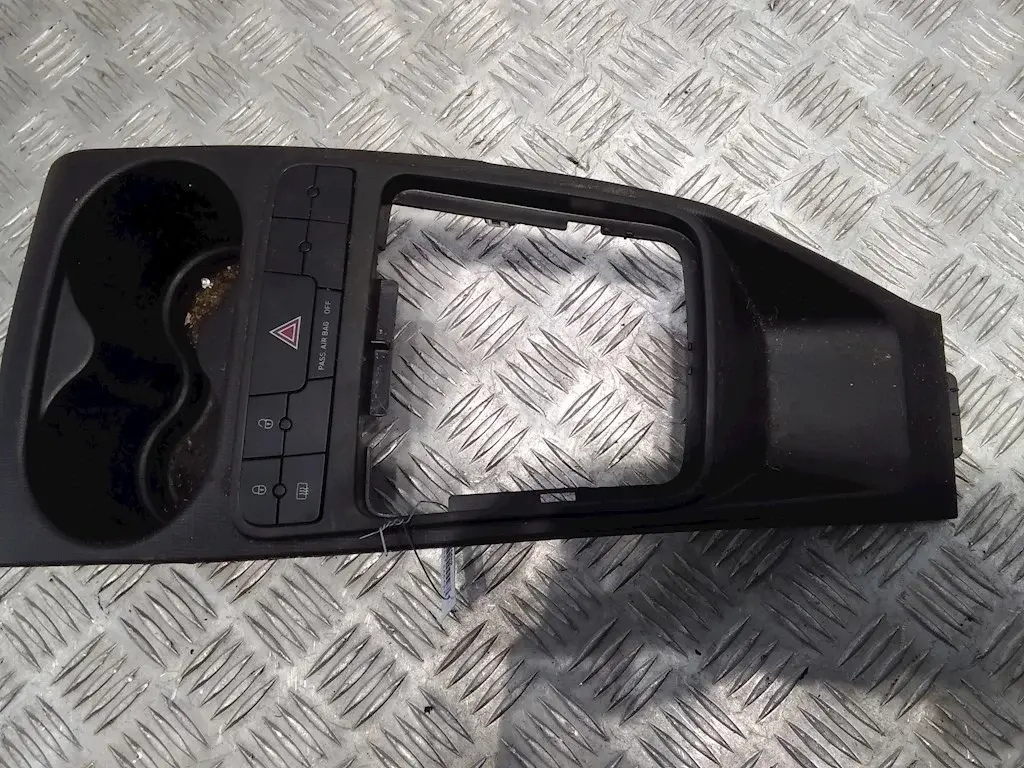 Кнопка аварийки 6J0927137T