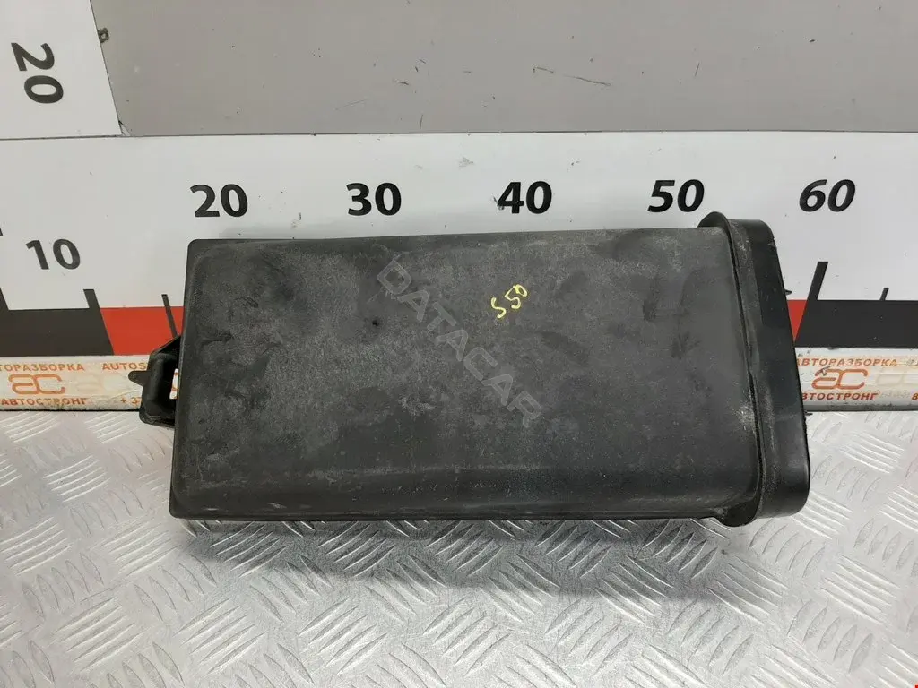 Воздухозаборник 64318379957