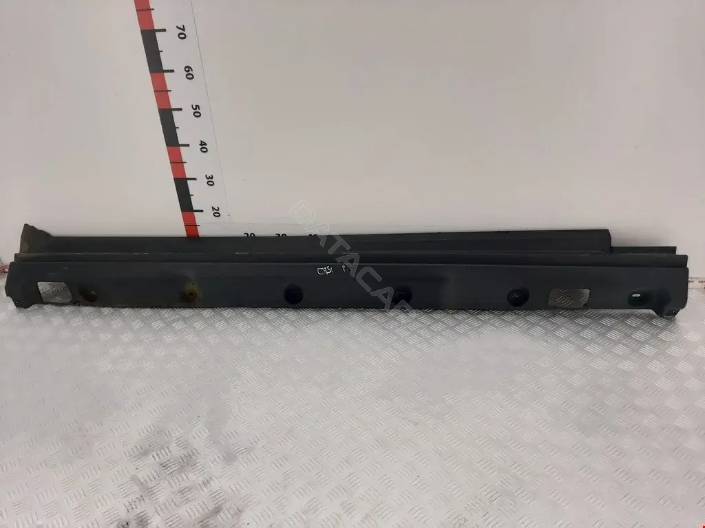 Накладка на порог 7000302RH, LR018384