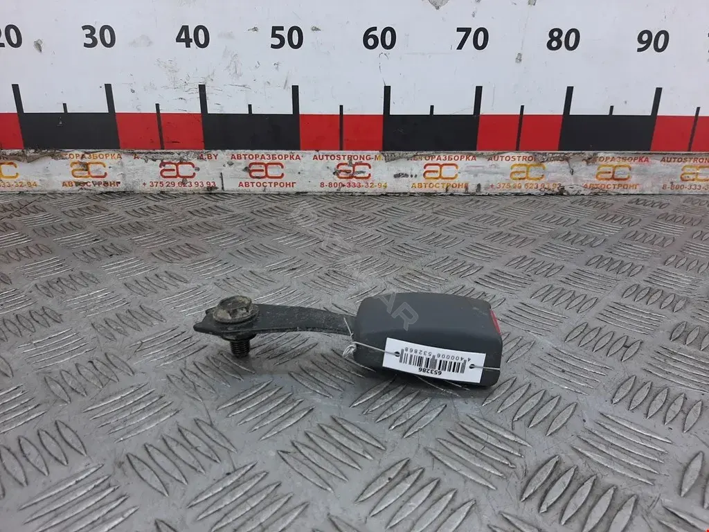 Замок ремня безопасности MR788902