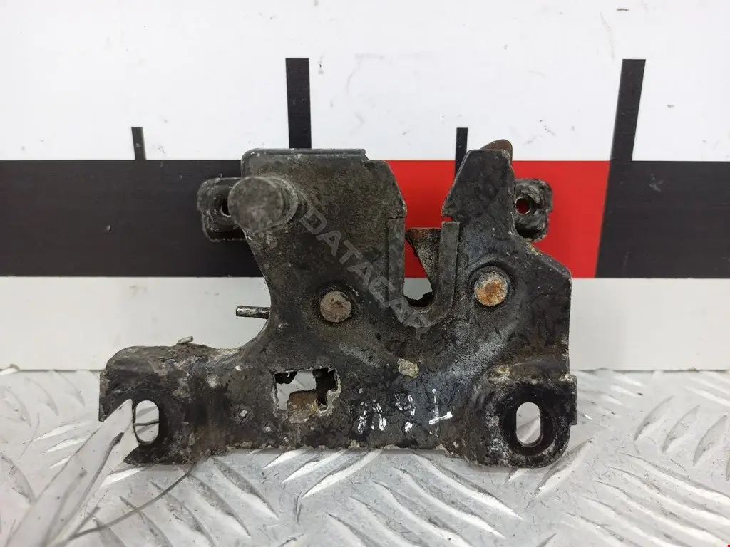 Замок капота 8D0823509J