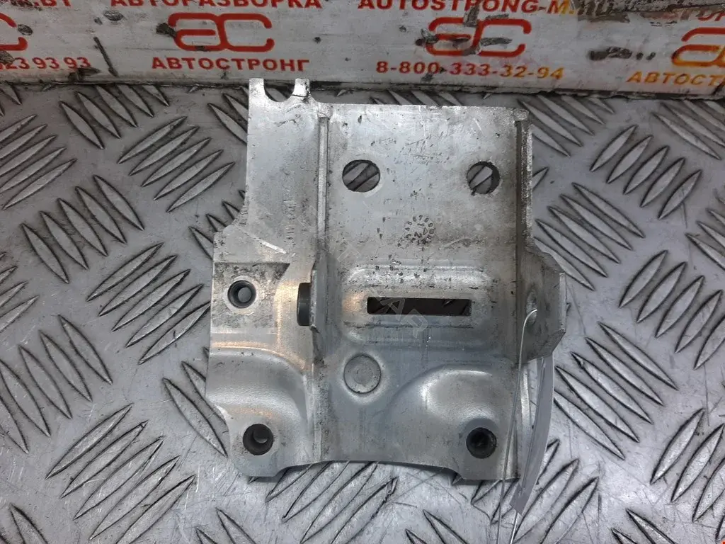 Кронштейн радиатора 51117186513, 7186513, PBM43045DL