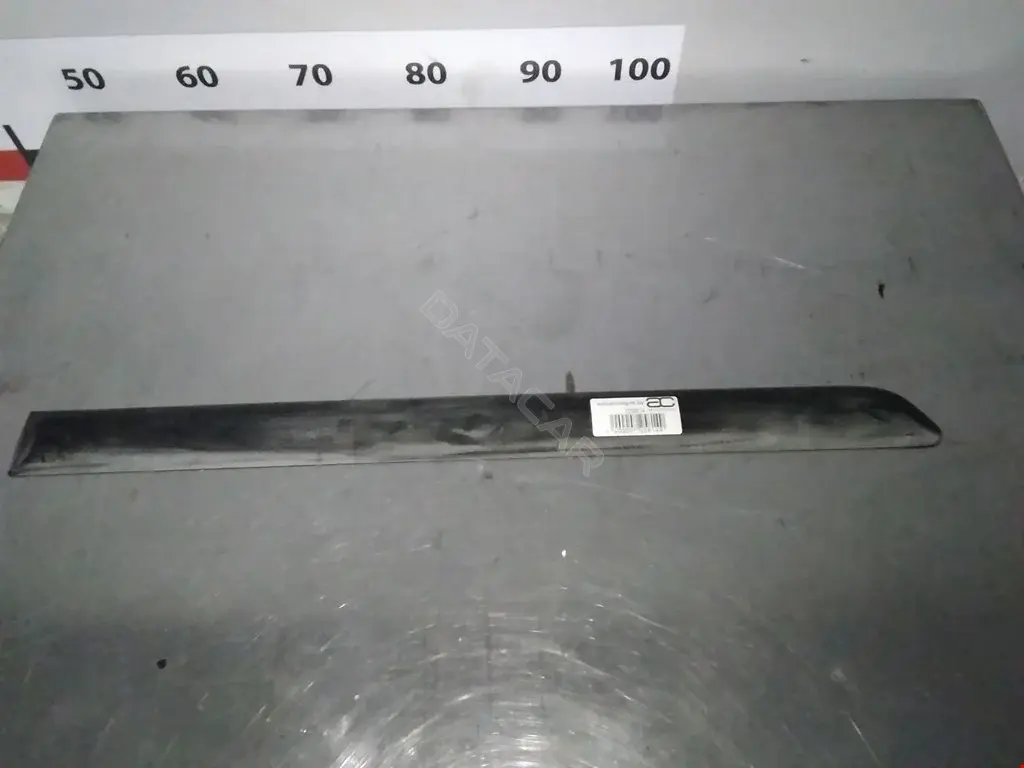 Молдинг двери A1686981662, A1686982462