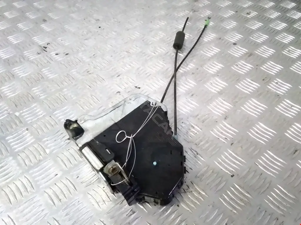 Замок двери 8221065J21