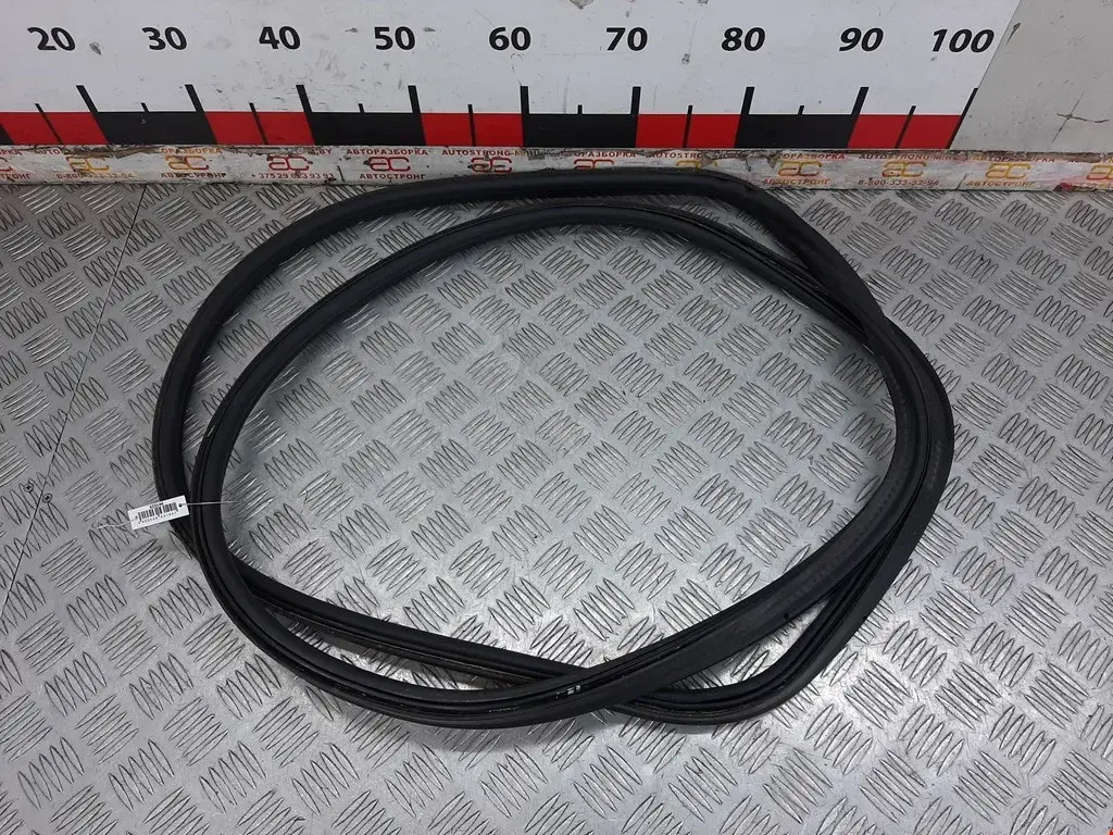 Уплотнитель багажника 51767260916, 7204298