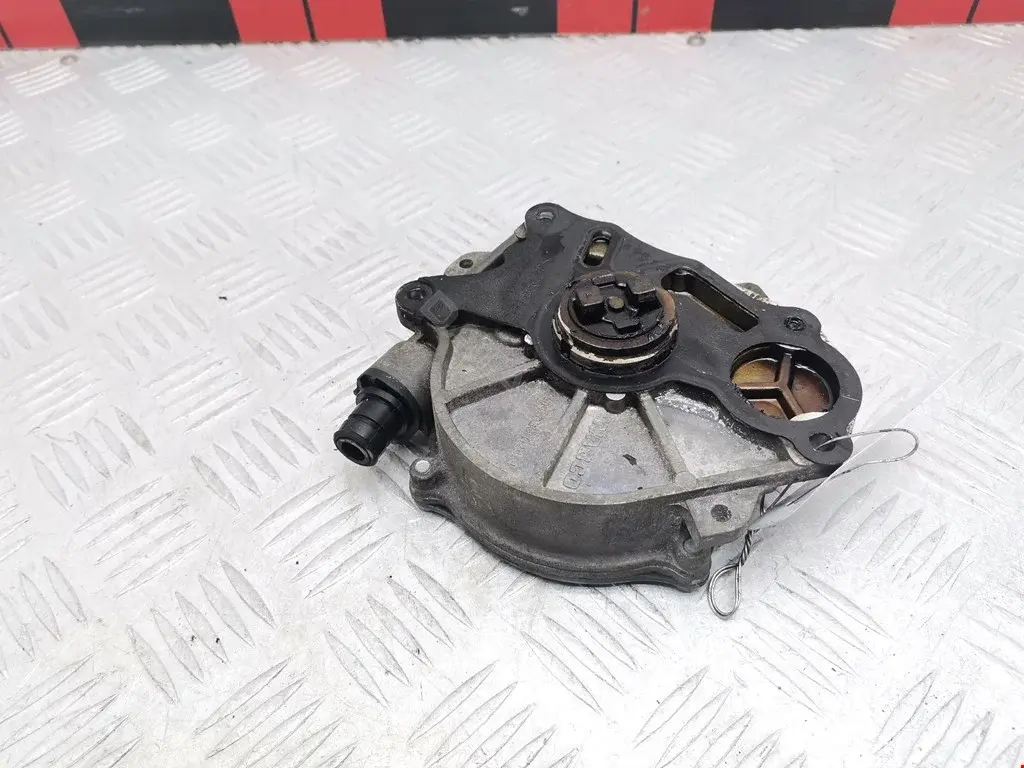 Вакуумный насос 03L145100B, 03L145100C, 03L145100D