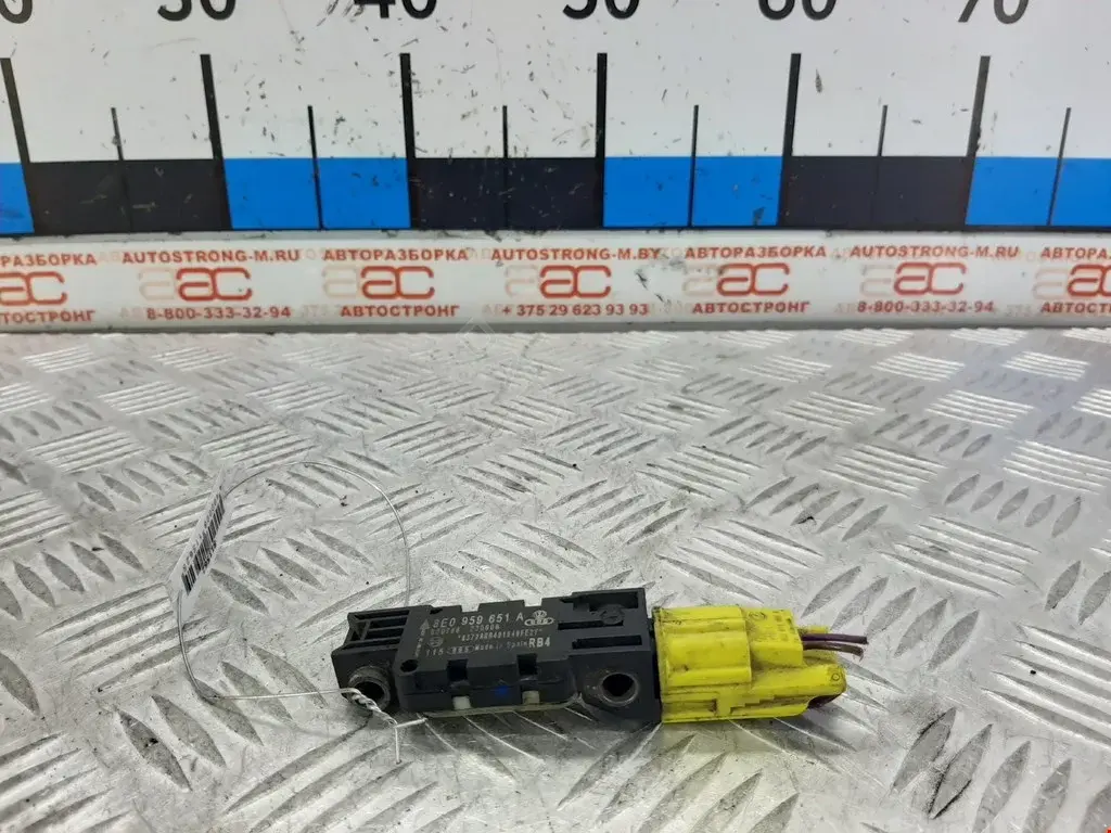 Датчик удара 8E0959651A, V10720875