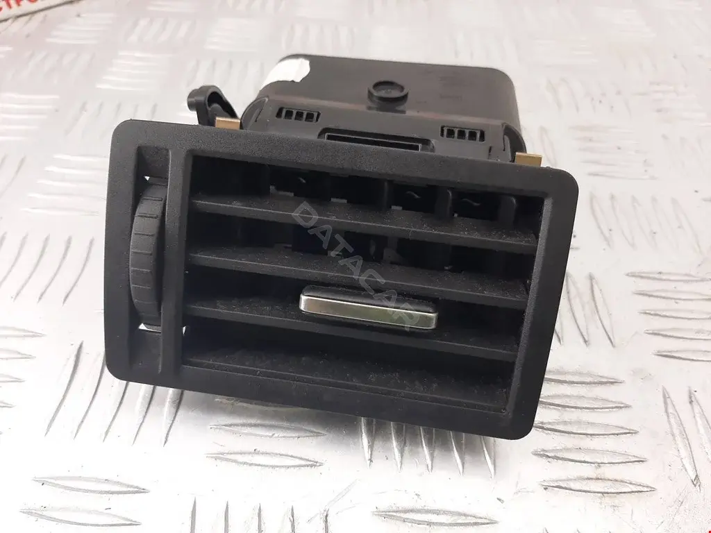 Дефлектор обдува салона 3M51R018B09M