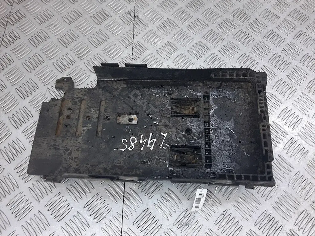 Полка аккумулятора 1484324