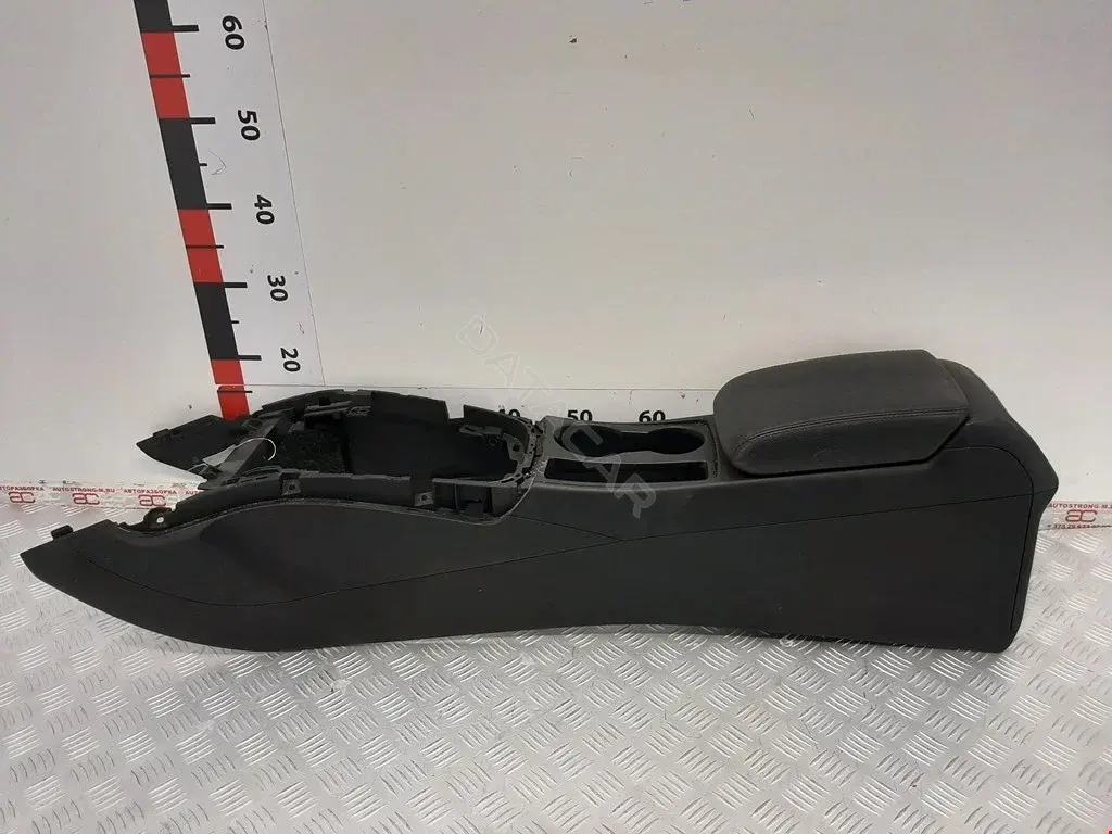 Подлокотник 8K0864207G