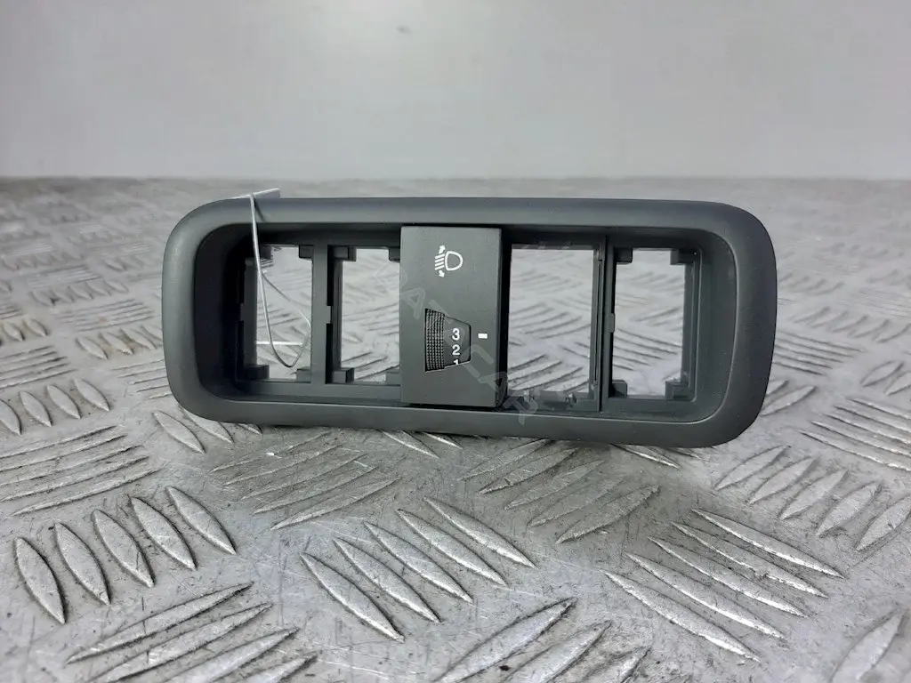 Кнопка корректора фар 933702G900