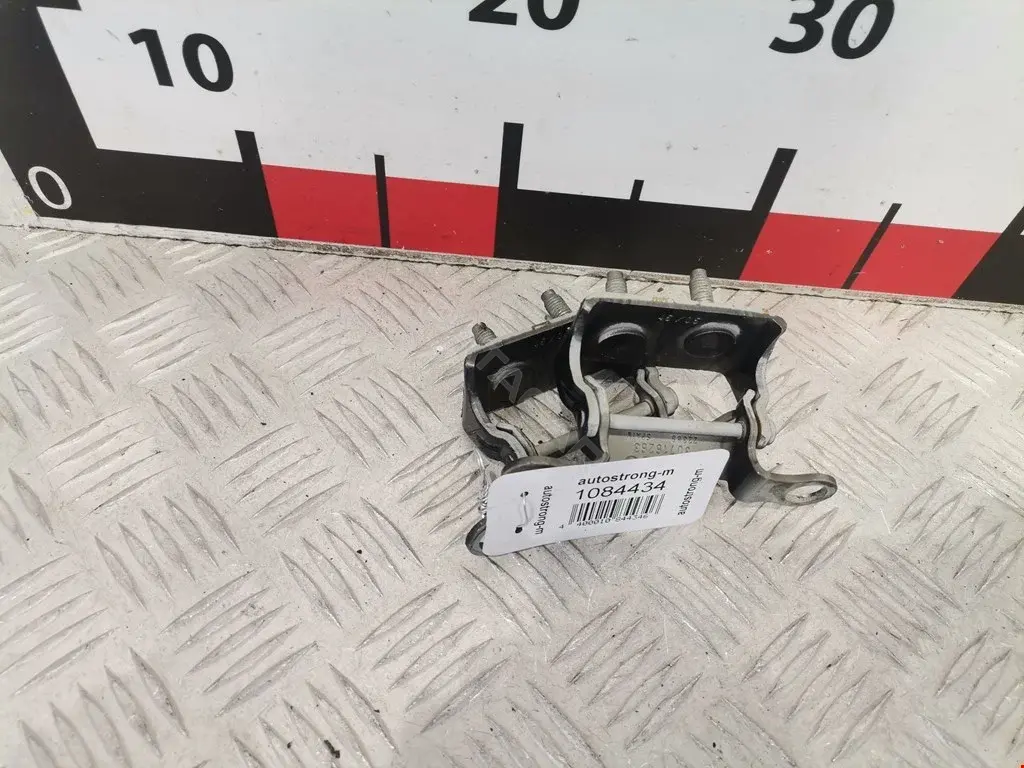 Петля крышки багажника 30716263, 30716523