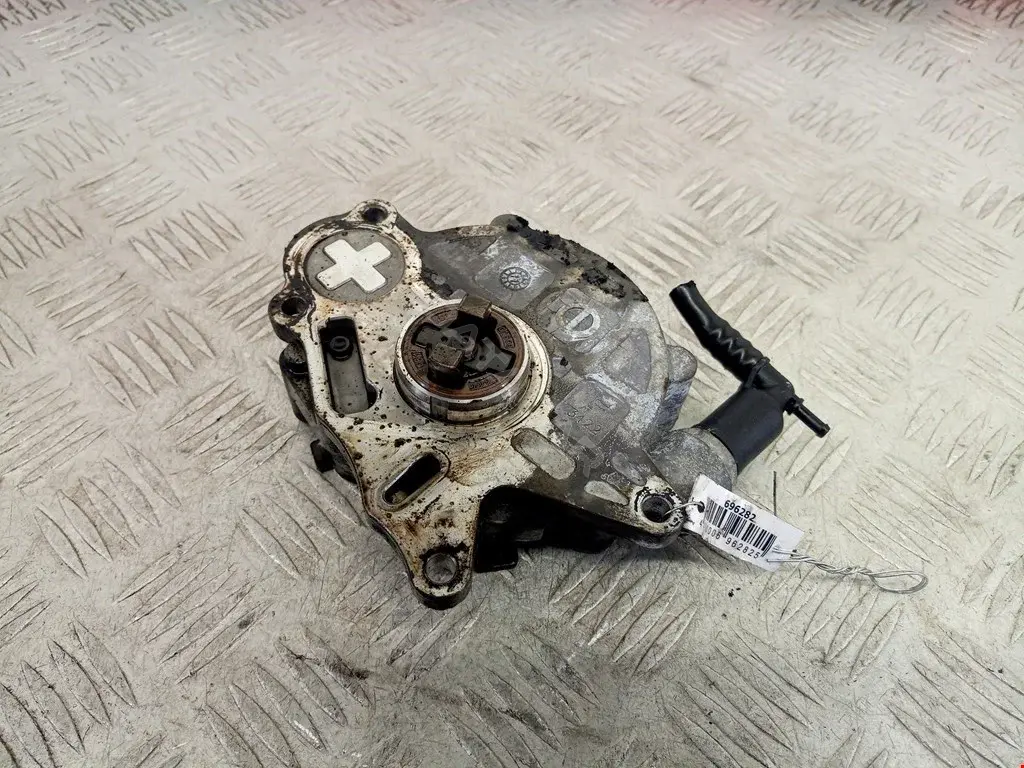 Вакуумный насос 03L145100B, 03L145100C, 03L145100D