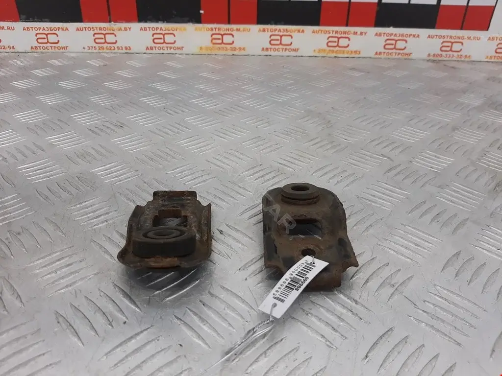 Кронштейн радиатора 45124AG000