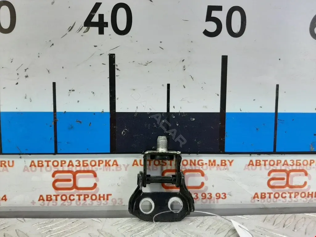 Петля крышки багажника D35062210B