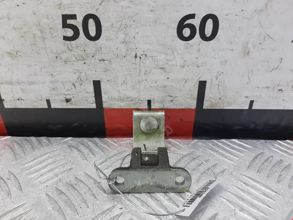 Петля крышки багажника 1J9827301