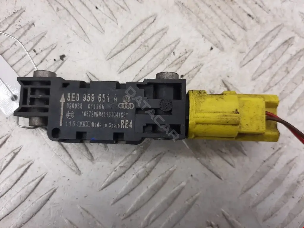 Датчик удара 8E0959651A, V10720875