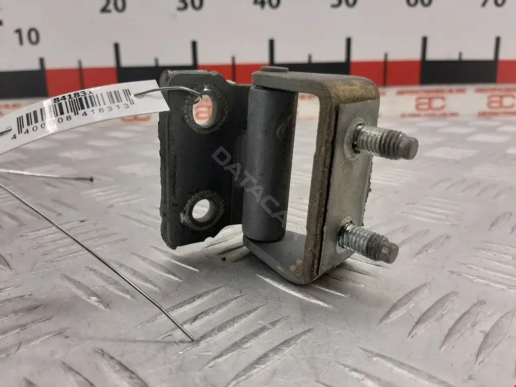 Петля крышки багажника 7971026001
