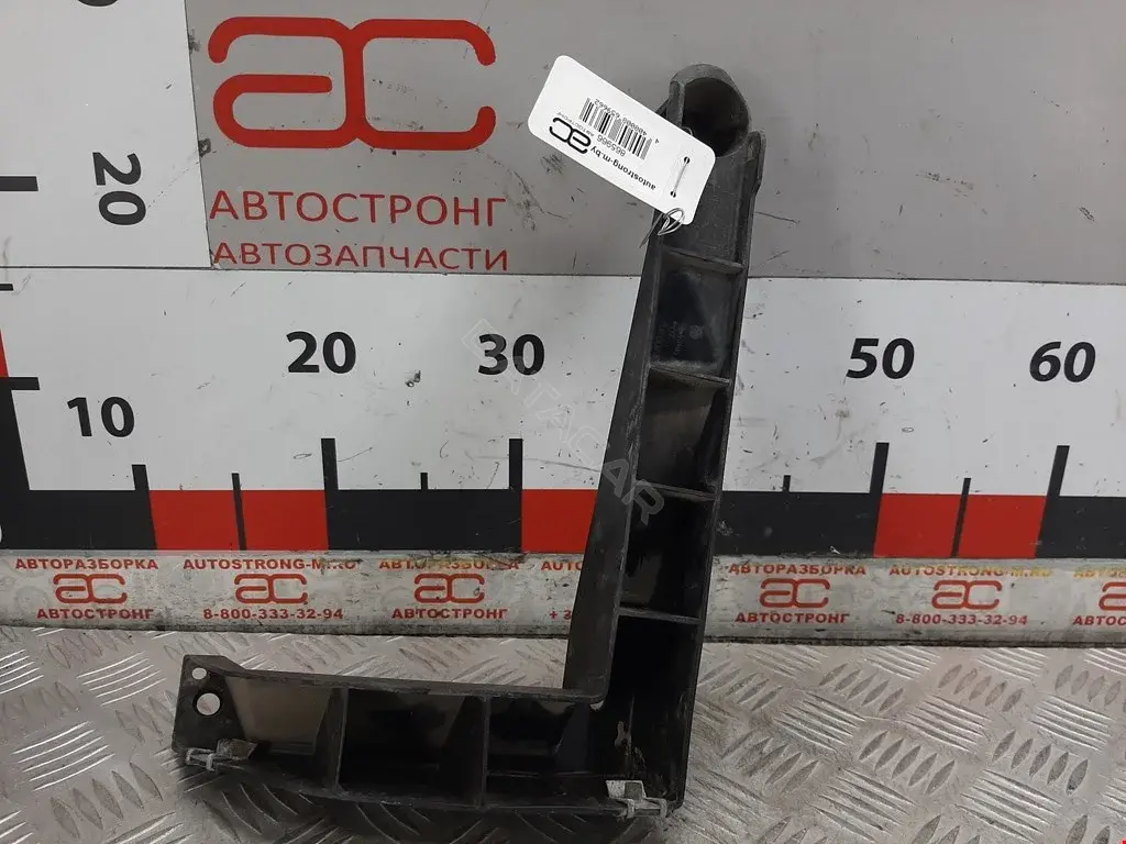 Кронштейн-направляющая бампера 7L6807862