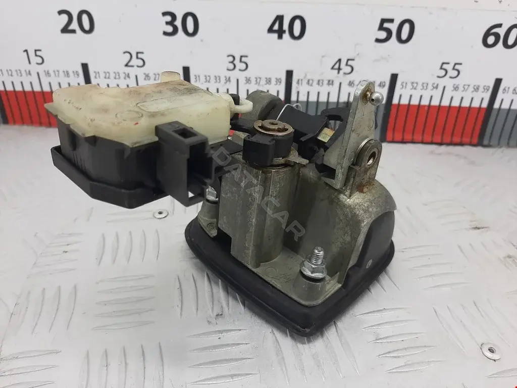 Ручка крышки багажника 6L6827565C
