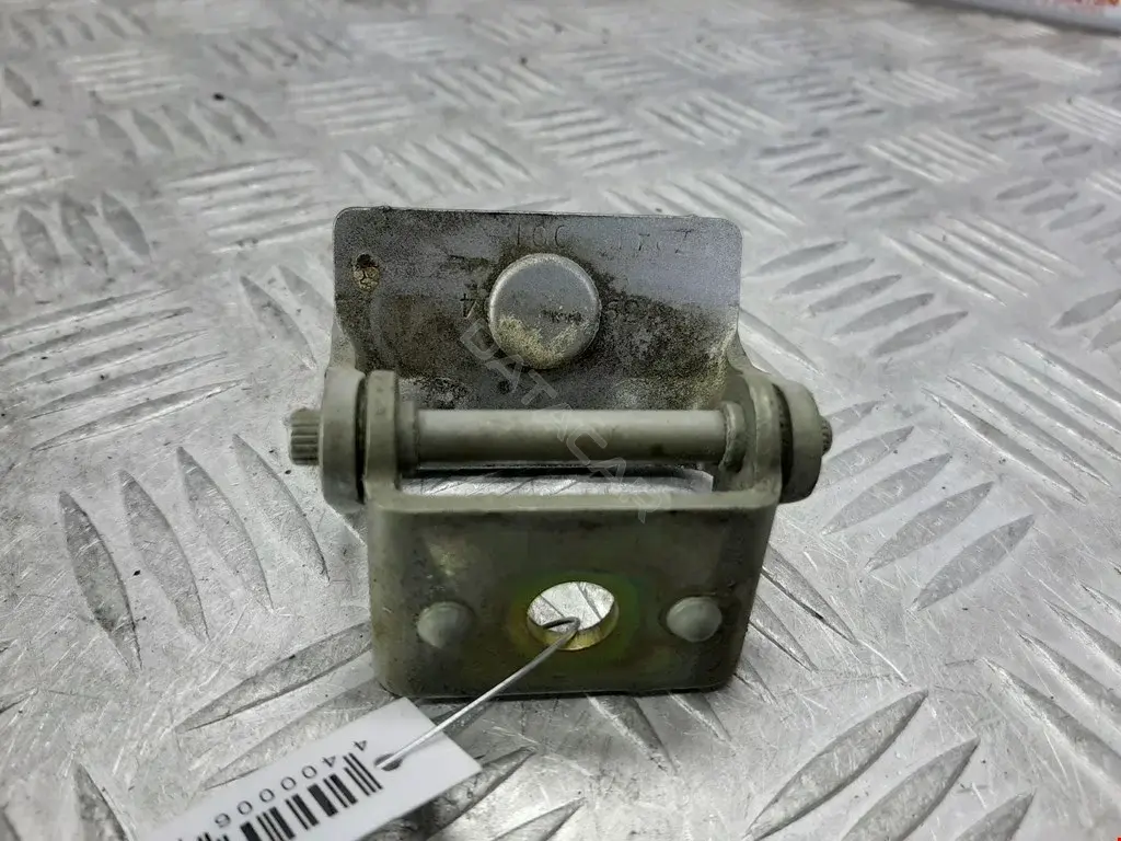 Петля крышки багажника 861375