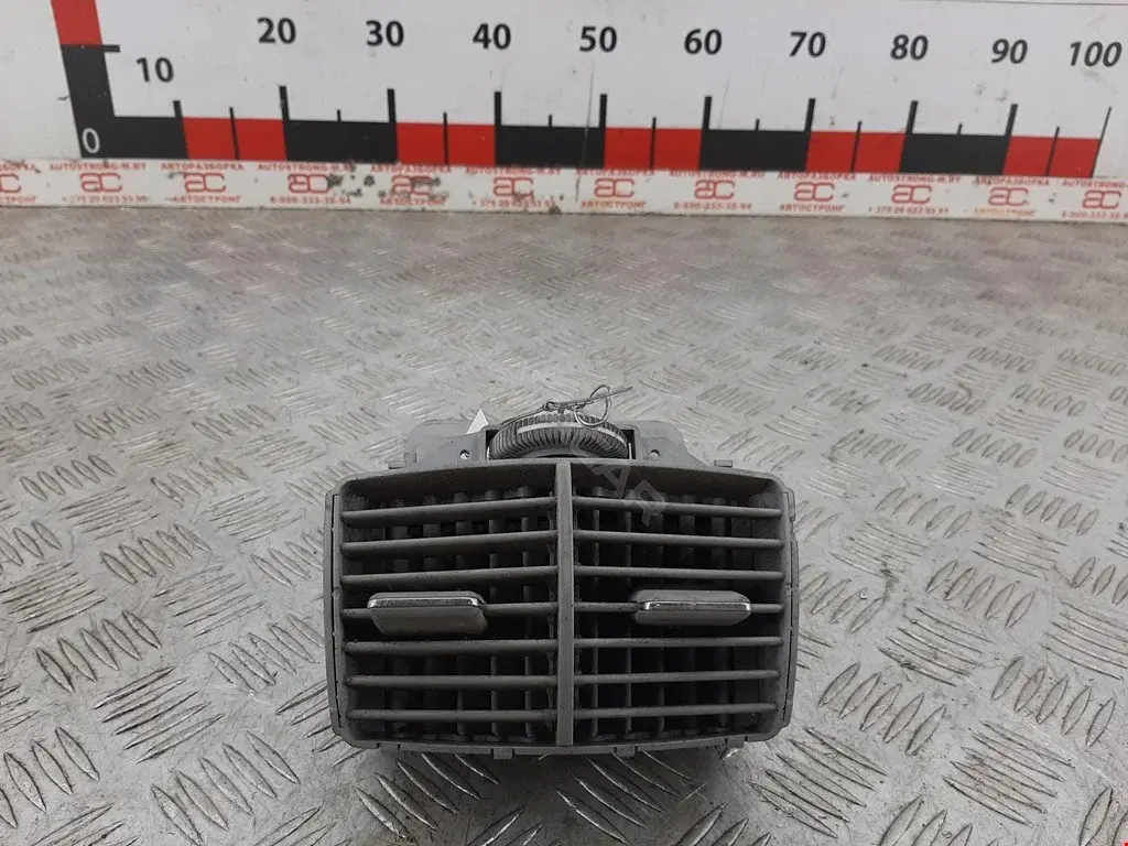 Дефлектор обдува салона 2158300654, 2208300654, A2208300654