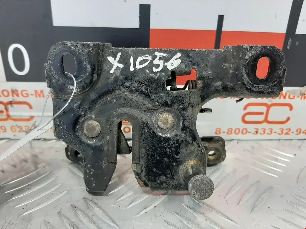Замок капота 8D0823509J