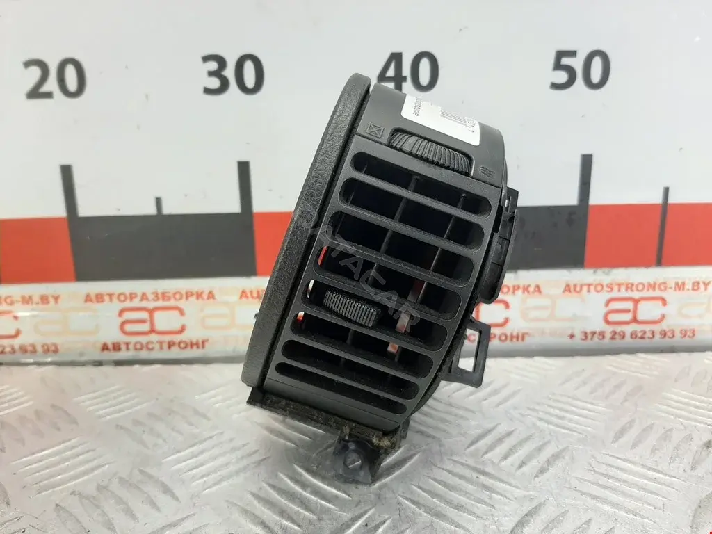 Дефлектор обдува салона 68751AC700, 68751AC70D