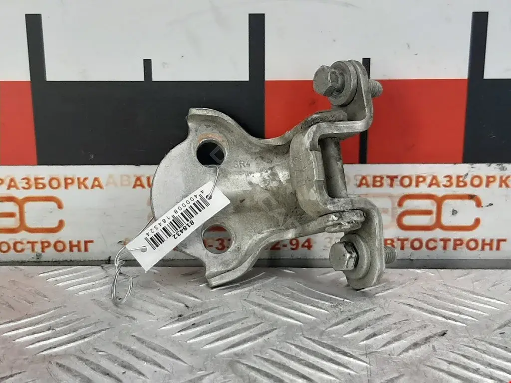 Петля двери MB927782