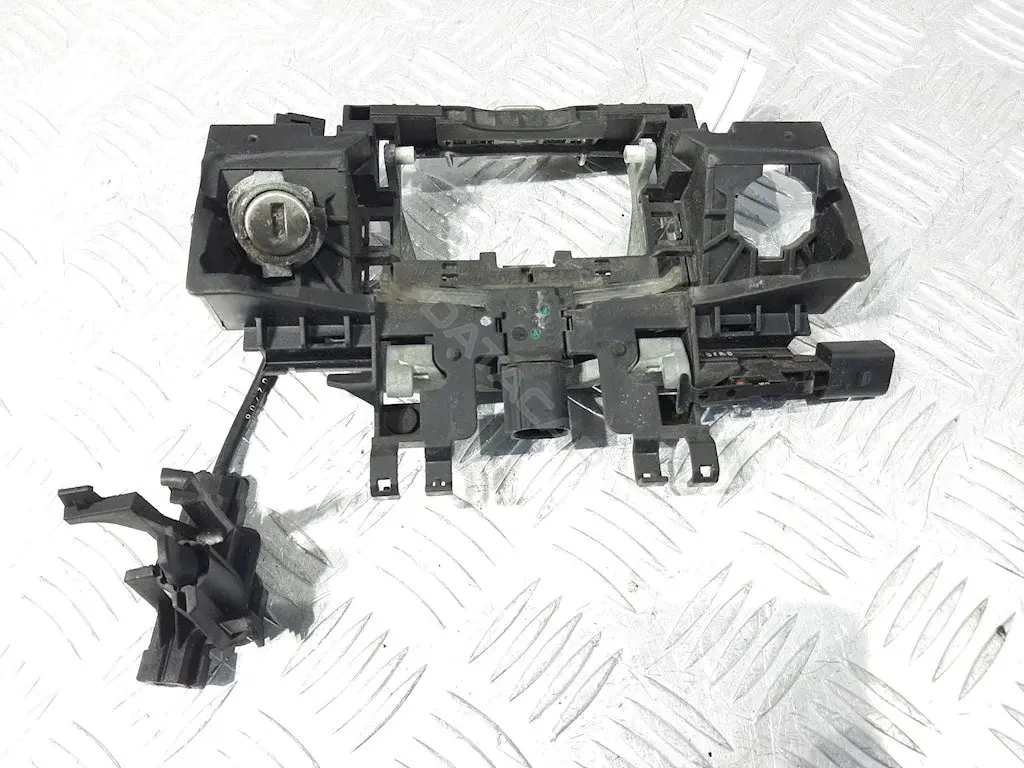 Кронштейн ручки двери 4E0839885, 4E0839886E