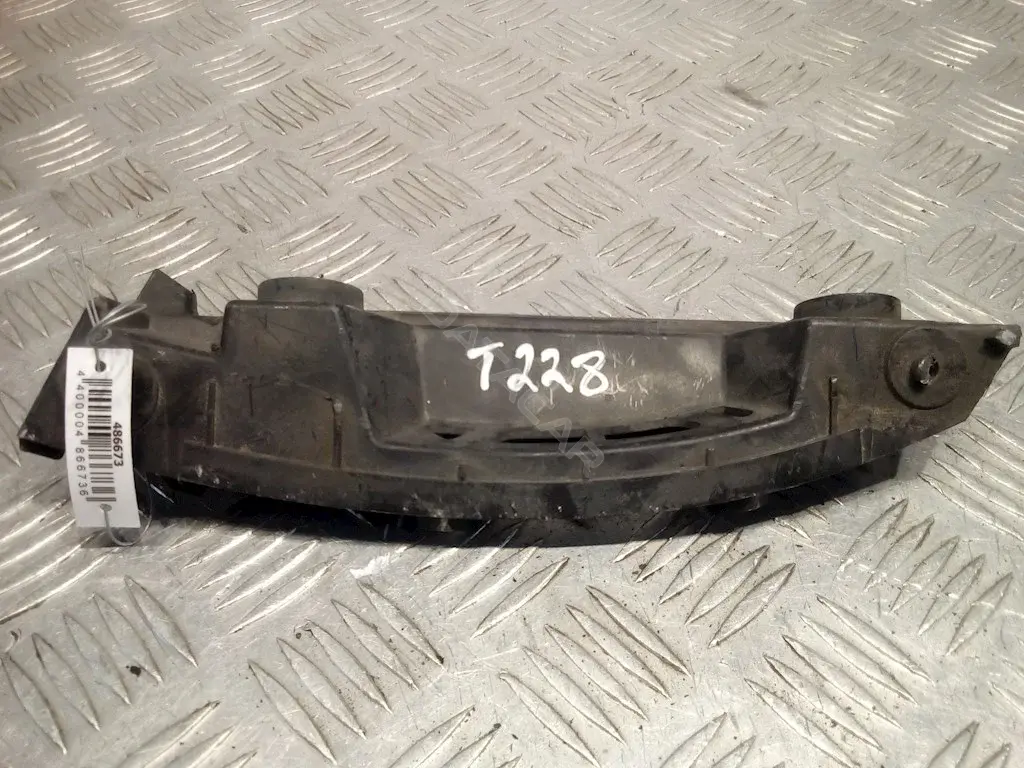 Кронштейн-направляющая бампера 1Z9807394